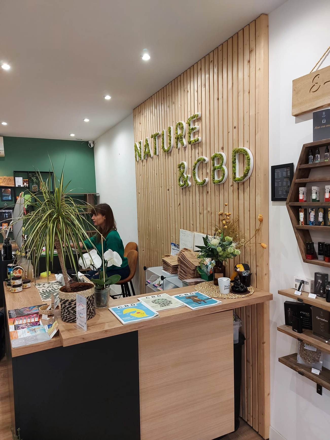 À Toulouse, le soulagement des boutiques de CBD après la légalisation définitive du produit
